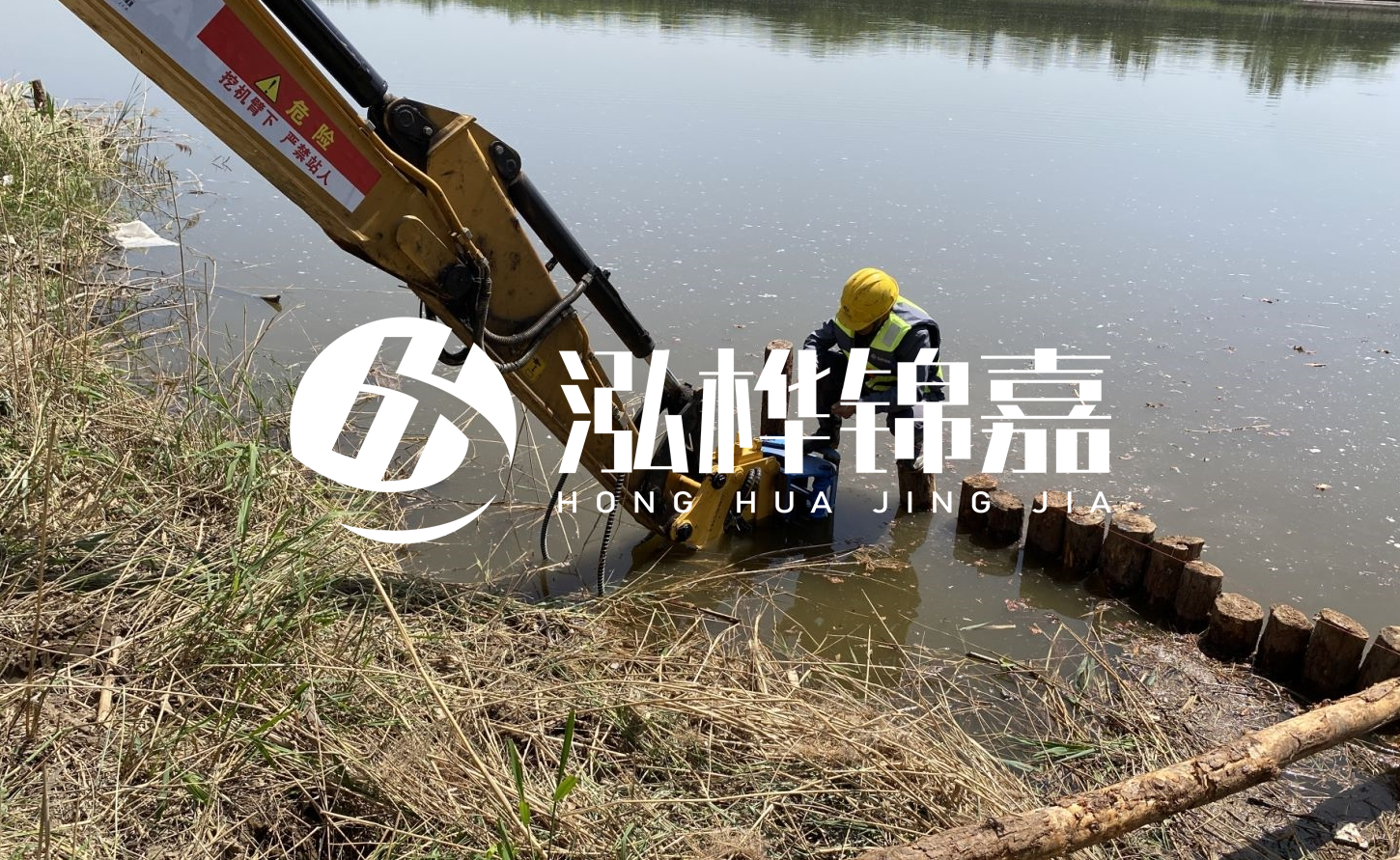 護(hù)坡樁選擇松木樁還是杉木？